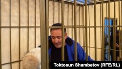 Нурлан Асанбеков сот залында. 