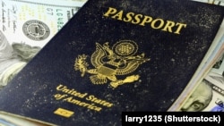 Америанський паспорт, фото ілюстративне