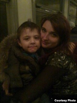 Ігор Чечінов з мамою Оксаною Савюк. Фото з особистого архіву родини