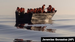 در کشتی مهاجرین افغان ٬ پاکستانی و ایرانی نیز بوده اند