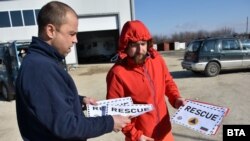 Български доброволци се подготвят да заминат за Турция. Снимката е от 7 февруари