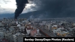 Из Казахстана, Чехии, США: спасатели со всего света прибывают в пострадавшую от землетрясения Турцию  