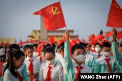 La fel ca în multe alte dictaturi, spectacolele fastuoase sunt o caracteristică a Chinei comuniste.