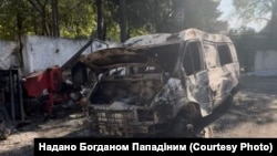 Пошкоджена «шахедною» атакою комунальна техніка, Покровське Дніпропетровської області, жовтень 2025 року. Надано воєнним документалістом Богданом Пападіним