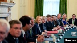 Тръс проведе първата среща на кабинета си на 7 септември на Даунинг стрийт.