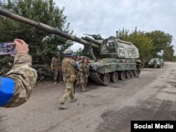 În localitățile pe care le-au eliberat, militarii ucraineni au găsit multe tancuri rusești abandonate.