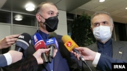 Ռուսաստան - Մոսկվա ժամանած Իրանի արտգործնախարար Հոսեյն Ամիր Աբդոլահիանը զրուցում է լրագրողների հետ, 5-ը հոկտեմբերի, 2021թ․