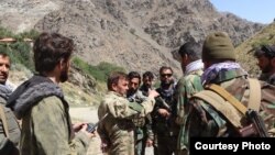 د مقامت ملي جبهې په نوم د طالبانو د مخالفې ډلې د جنګياليو يو انځور