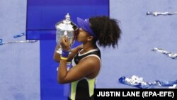 Наоми Осака целува втория си трофей от US Open