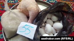 Subsidirlenen bahadan bir maşgala üçin niýetlenen iýmit paýy. Aşgabat, 2021-nji ýylyň noýabr aýy.