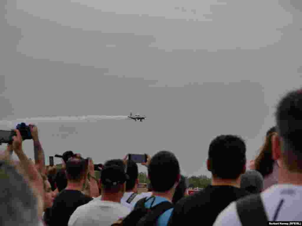 HAF T-6&Alpha; "Daedalus" Demo Team, din Grecia, la finalizarea momentului din aer.&nbsp;