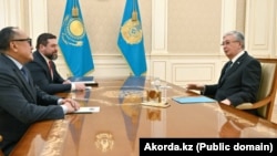 Президент Казахстана Касым-Жомарт Токаев принимает сооснователей компании Kaspi Вячеслава Кима и Михаила Ломтадзе. Алматы, 25 января 2024 года
