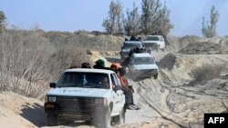 موترهای حامل افغان ها که می خواهند از راه های غیرقانونی به ایران بروند