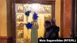 9 იანვარი. სამების ტაძარი. მატრონა მოსკოველის ხატს ლურჯი საღებავი შეასხეს.