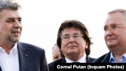 Prim-ministrul României, Marcel Ciolacu (stânga), Nicolae Robu (centru) și Nicolae Ciucă (dreapta), președintele PNL.