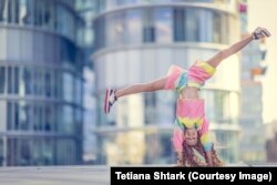 Марта, донька Тетяни, навчається в четвертому класі початкової школи