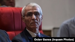 Generalul Constantin Degeratu a atras atenția public, după anexarea peninsulei Crimeea de către Rusia, în 2014, că niciun Guvern al României nu a luat în serios amenințările venite din exterior și nu a considerat necesară alocarea de bani pentru înarmare.