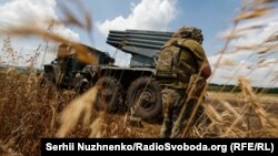 Украински военнослужещи от 47-ма механизирана бригада „Магура“ се движат в посока Запорожие, 25 юни 2023 г.