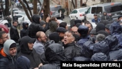 აქცია აქტივისტ ნატა ფერაძის სახლთან