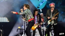 Мик и Кийт на концерт на Ролинг Стоунс в Париж, юли, 2022 г.