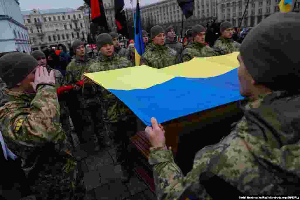 Він також став&nbsp;автором книги &laquo;Вірші з бійниці&raquo;,&nbsp;визнаної однією з найкращих&nbsp;українських книжок 2023 року за версією українського ПЕН.&nbsp;Крім віршів, там зібрані й світлини, які зробив Максим