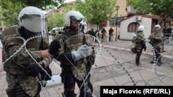 Trupele KFORla baricade în Zvecan, 31 mai.