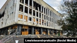 Наслідки російського обстрілу по Херсонській науковій бібліотеці імені Олеся Гончара. Херсон, 12 листопада 2023 року
