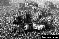 Кадър от революцията в Румъния през 1989 г.