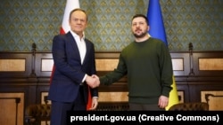 Președintele Ucrainei, Volodimir Zelenski, și prim-ministrul Poloniei, Donald Tusk. Kiev, 22 ianuarie 2024.