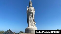 ქალღმერთი მაცუს ქანდაკება ქალაქ ნანგანში, მაცუს კუნძულებზე