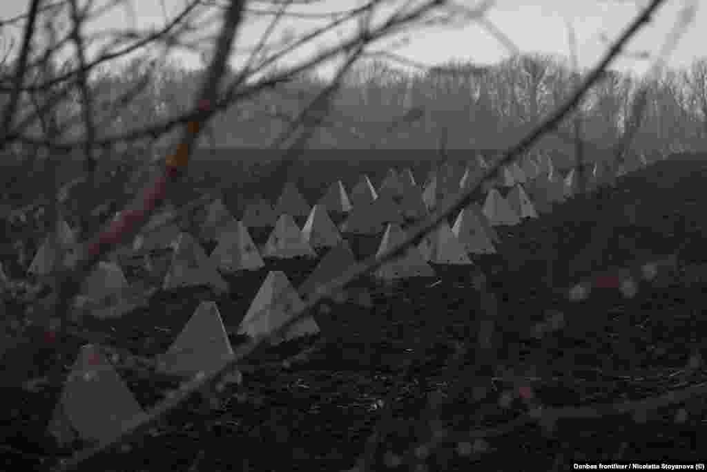 Лінія протитанкових &laquo;зубів дракона&raquo; стоїть перед лабіринтами траншей