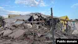 Фото последствий одной из атак, опубликованное ранее губернатором Гладковым