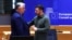 Президент України Володимир Зеленський (праворуч) і прем'єр-міністр Угорщини Віктор Орбан під час саміту лідерів Євроcоюзу. Брюссель, 27 червня 2024 року 