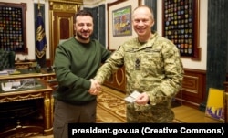 Президент України Володимир Зеленський і головнокомандувач ЗСУ генерал-полковник Олександр Сирський (праворуч). Київ, 10 лютого 2024 року