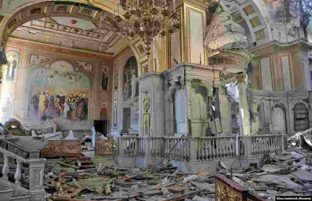 Catedrala ortodoxă din Odesa a fost fondată de un mitropolit român la sfârșitul secolului al XVIII-lea.Este vorba de Gavril Bănulescu-Bodoni, Mitropolit al Moldovei, Poltavei, Kievului, ulterior al Basarabiei.