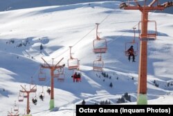 Telescaun în Sinaia, una din staţiunile cu cei mai mulţi kilometri de pârtii.