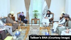 تصویر از جریان دیدار معاون سرمنشی سازمان ملل با سرپرست وزارت خارجه حکومت طالبان 