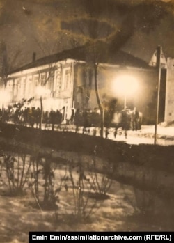 Една от петте запазени снимки на Емин Емин.