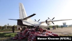 طابان از رساندن کمک به سیلاب زده گان ولایت غور خبر داده اند اما مرد م میگویند که کمک ها اندک است