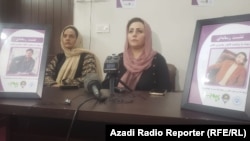 ثریا صبیر معاون شورای مهاجرین افغان در اسلام آباد و رزما بلوچ یکی از اعضای این شورا که در کنفرانس خبری روز دوشنبه حضور یافته بودند