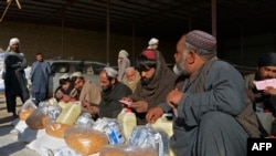 خانواده های زیادی در حال حاضر به توزیع کمک های بشری سازمان ملل و نهاد های خیر جهانی در افغانستان وابسته اند