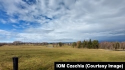 Один із колективних центрів, де проживають українці у Чехії, розташований за 5 км від населеного пункту. Чехія, район Карлових Вар