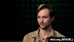 Військовослужбовець бригади «Азов» НГУ Лев Пашко під час запису інтерв'ю Радіо Свобода. 2023 рік