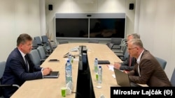 Pamje nga një takim i mëhershëm i kryenegociatorit të Kosovës, Besnik Bislimi, me përfaqësuesin e posaçëm të BE-së në dialogun Kosovë-Serbi, Mirosllav Lajçak.