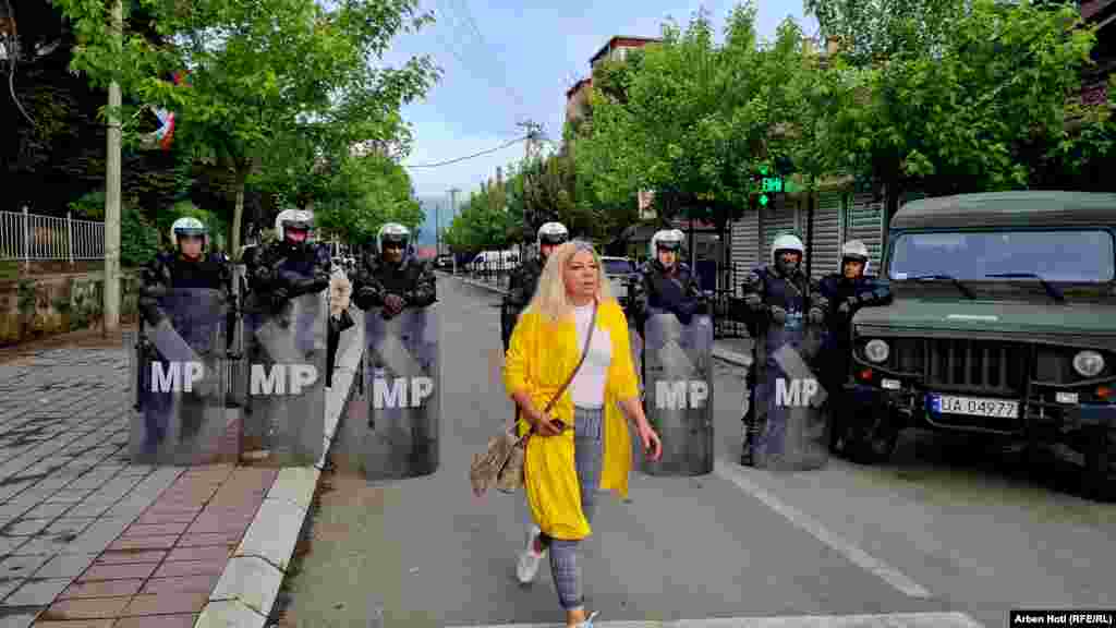 Pripadnici KFOR-a na ulicama Leposavića.