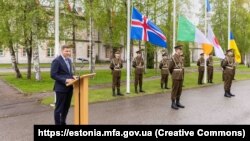 Міністр оборони Естонії Ханно Певкур на церемонії підняття прапорів нових країн-учасниць CCDCOE (об’єднаного центру передових технологій з кібероборони НАТО). Таллінн, 16 травня 2023 року