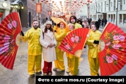 Учасники святкування Нового року за місячним календарем, що часто називається «Китайським Новим роком», у Москві. 11 лютого 2024 року