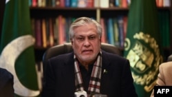 د پاکستان مرستيال وزيراعظم او د بهرنیو چارو وزیر اسحاق ډار پخوانی انځور.