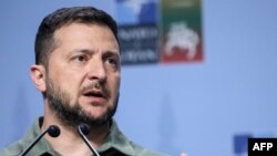 Володимир Зеленски по време на брифинг на срещата на върха на НАТО във Вилнюс