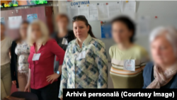 Profesoara Adelina Părăian, alături de colegele care s-au coalizat cu greva declanşată la nivel naţional.